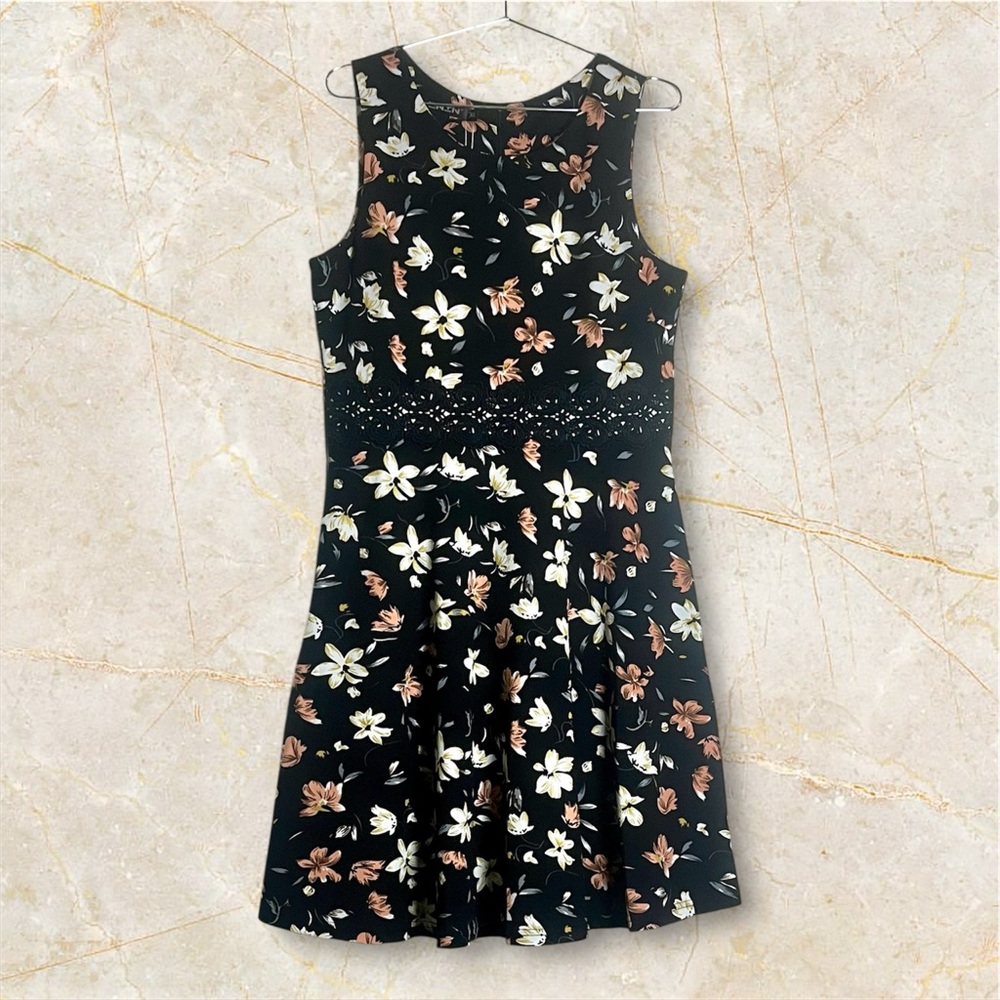 Women’s Floral Black Mini Lace Appliqué at the waist Dress Size XL